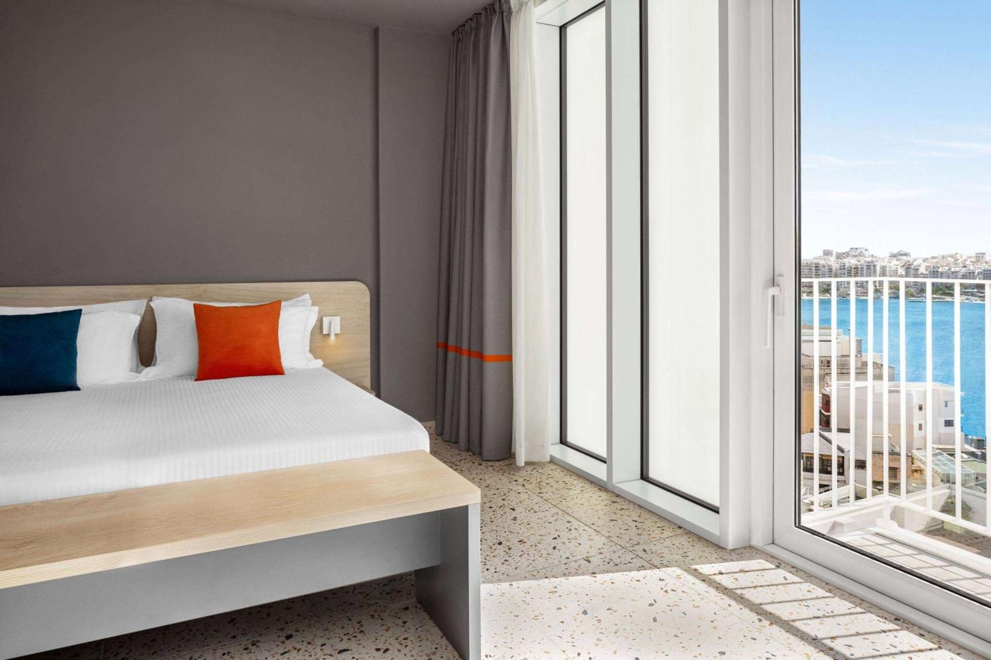 Quadro Hotel, Trademark Collection By Wyndham Saint Julian's Bagian luar foto