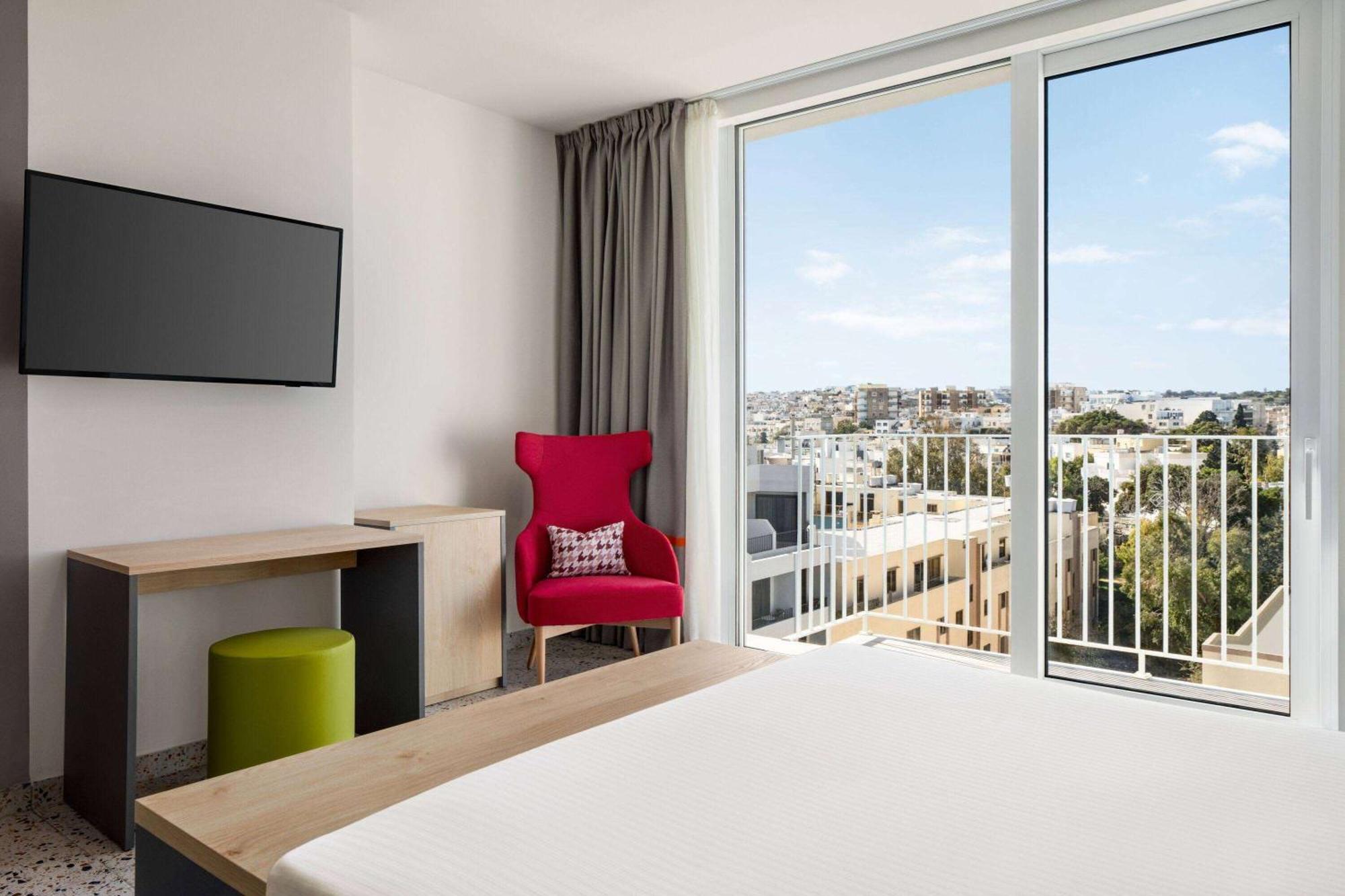 Quadro Hotel, Trademark Collection By Wyndham Saint Julian's Bagian luar foto