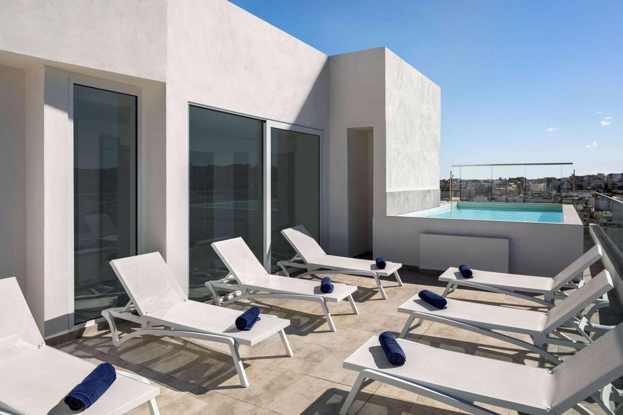 Quadro Hotel, Trademark Collection By Wyndham Saint Julian's Bagian luar foto