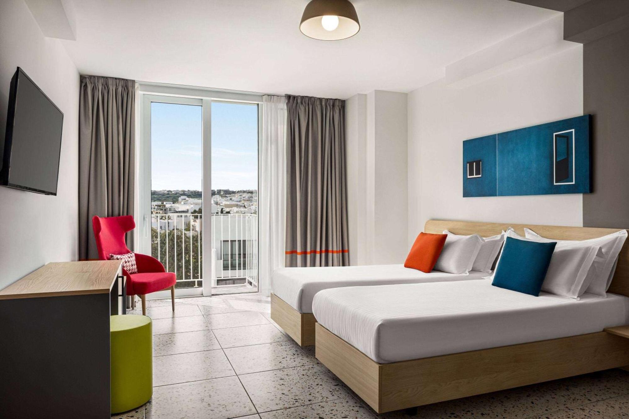 Quadro Hotel, Trademark Collection By Wyndham Saint Julian's Bagian luar foto