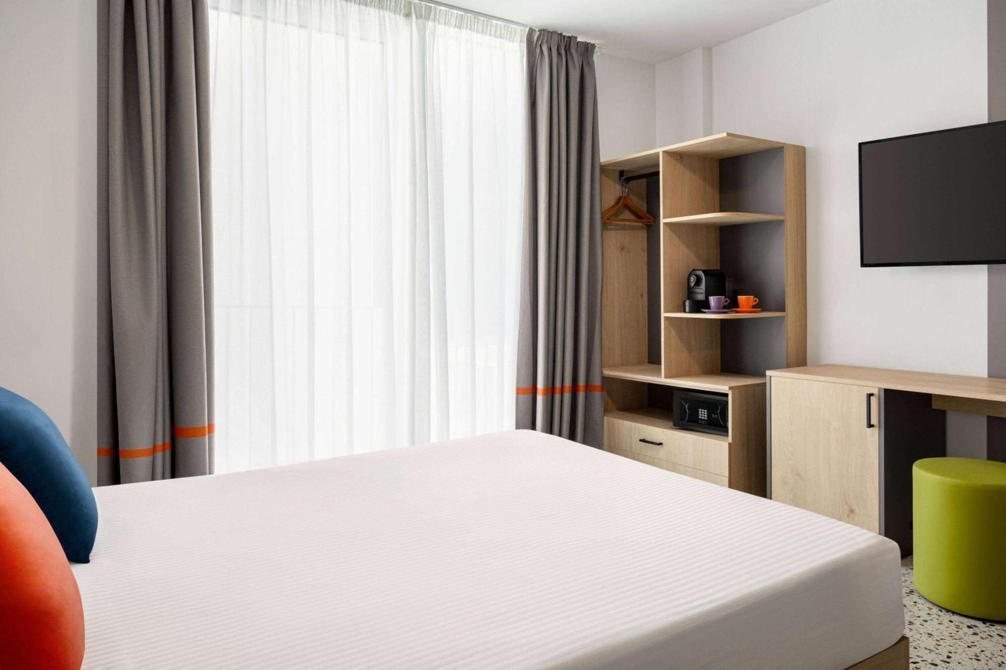 Quadro Hotel, Trademark Collection By Wyndham Saint Julian's Bagian luar foto