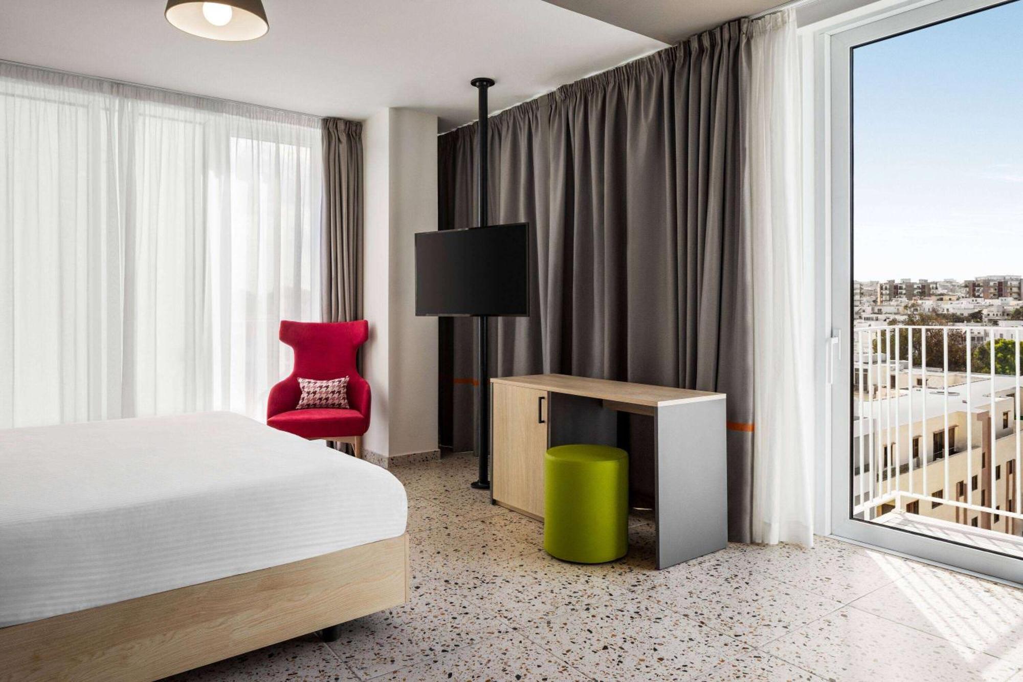 Quadro Hotel, Trademark Collection By Wyndham Saint Julian's Bagian luar foto