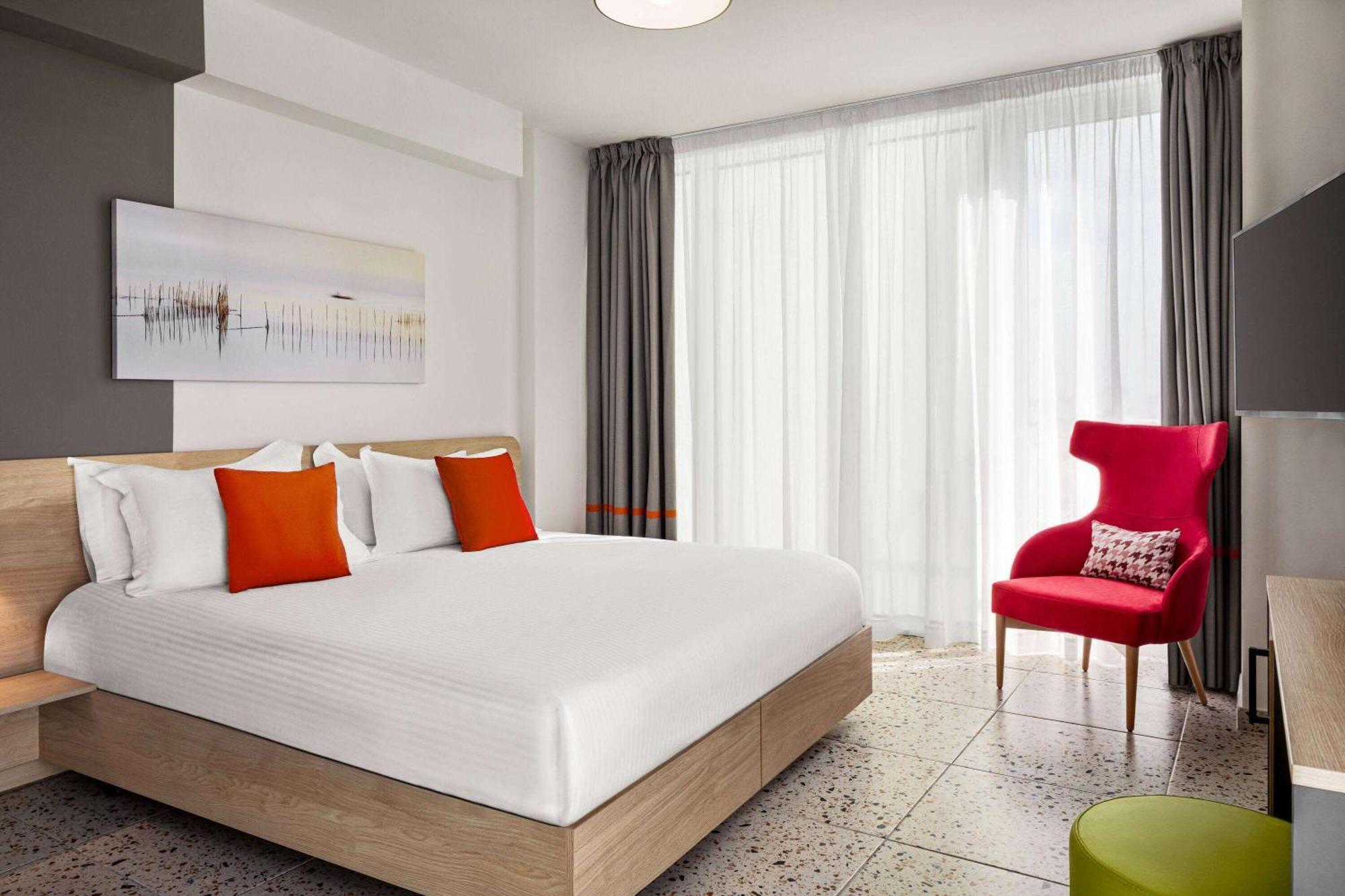 Quadro Hotel, Trademark Collection By Wyndham Saint Julian's Bagian luar foto