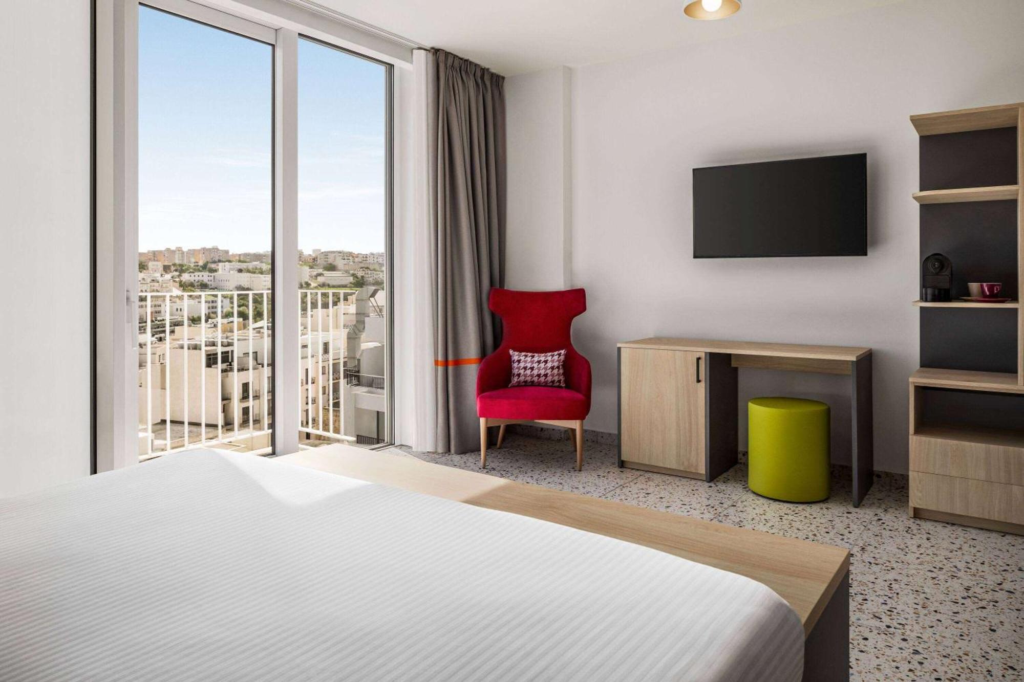 Quadro Hotel, Trademark Collection By Wyndham Saint Julian's Bagian luar foto