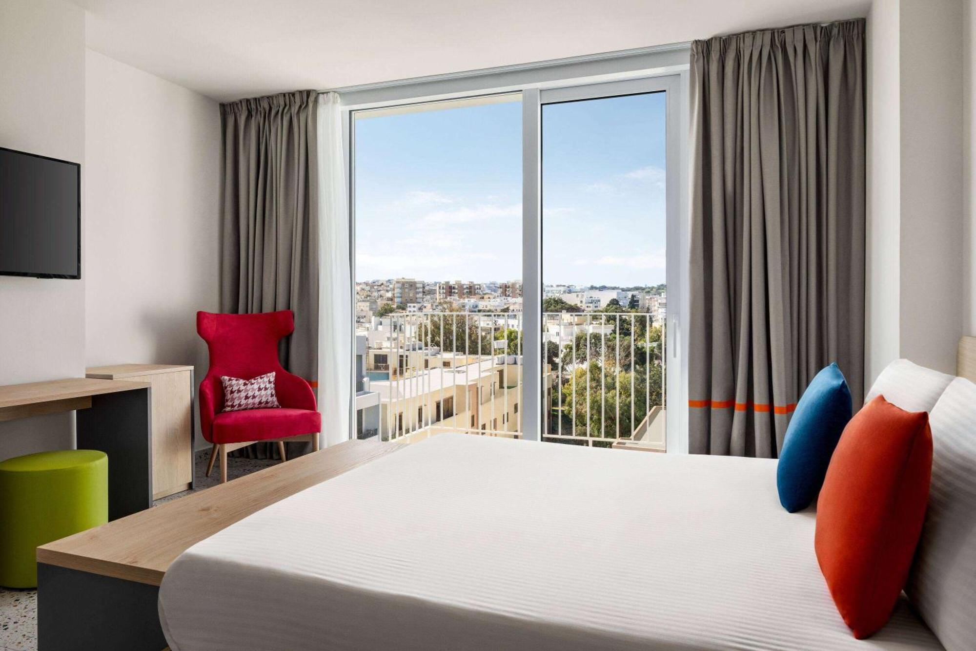 Quadro Hotel, Trademark Collection By Wyndham Saint Julian's Bagian luar foto