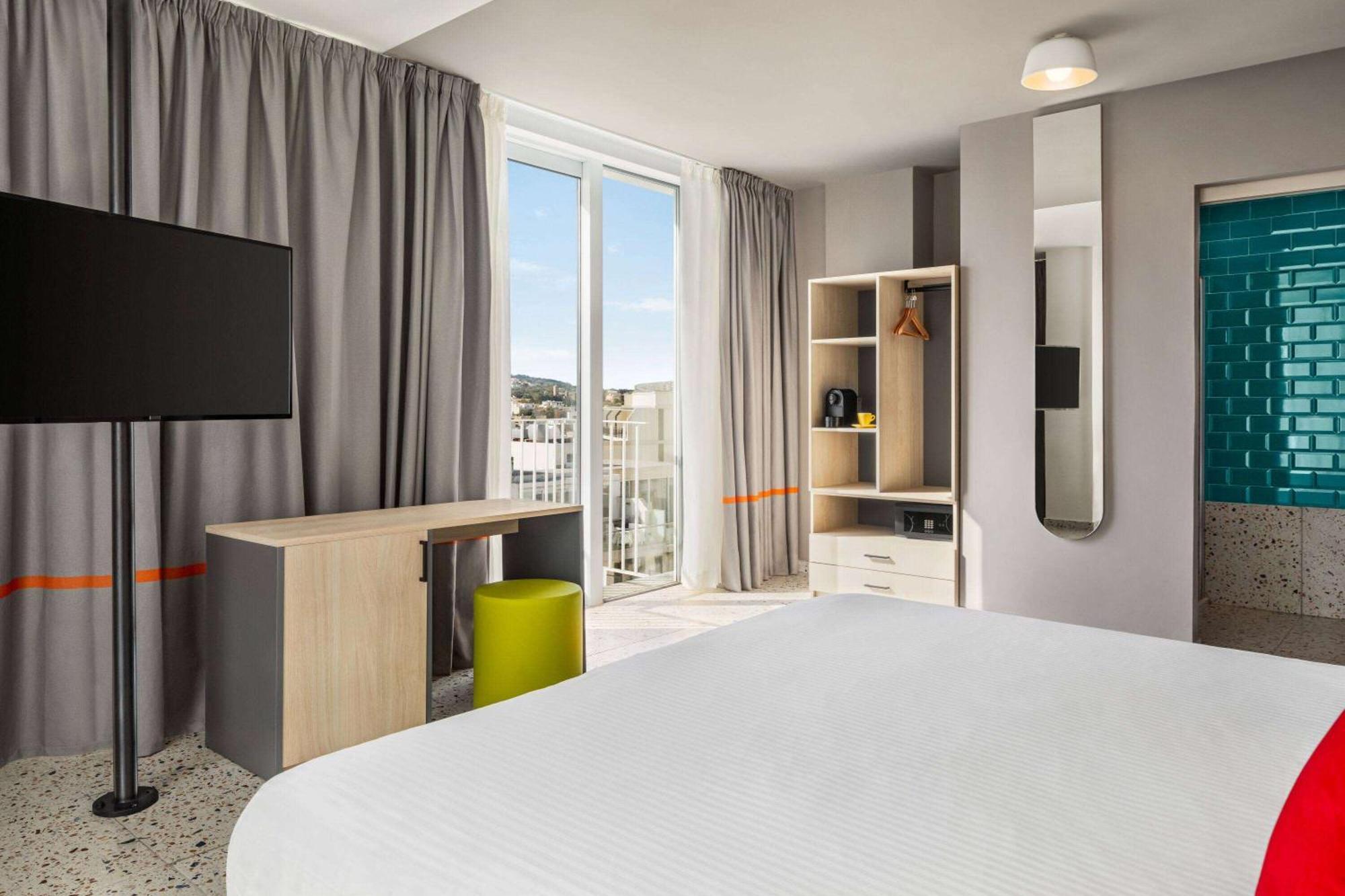 Quadro Hotel, Trademark Collection By Wyndham Saint Julian's Bagian luar foto